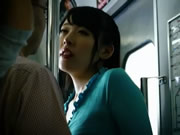 Япония Поцелуй и ручная работа в поезде