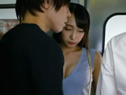Япония Поцелуй и ручная работа в поезде