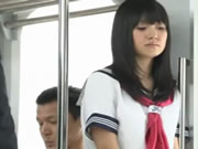 Япония Милый студент в поезде